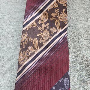 Daks 100% silk tie